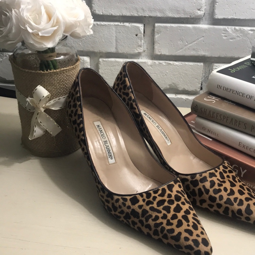 Last chance! going to a consignment shop! Manolos!